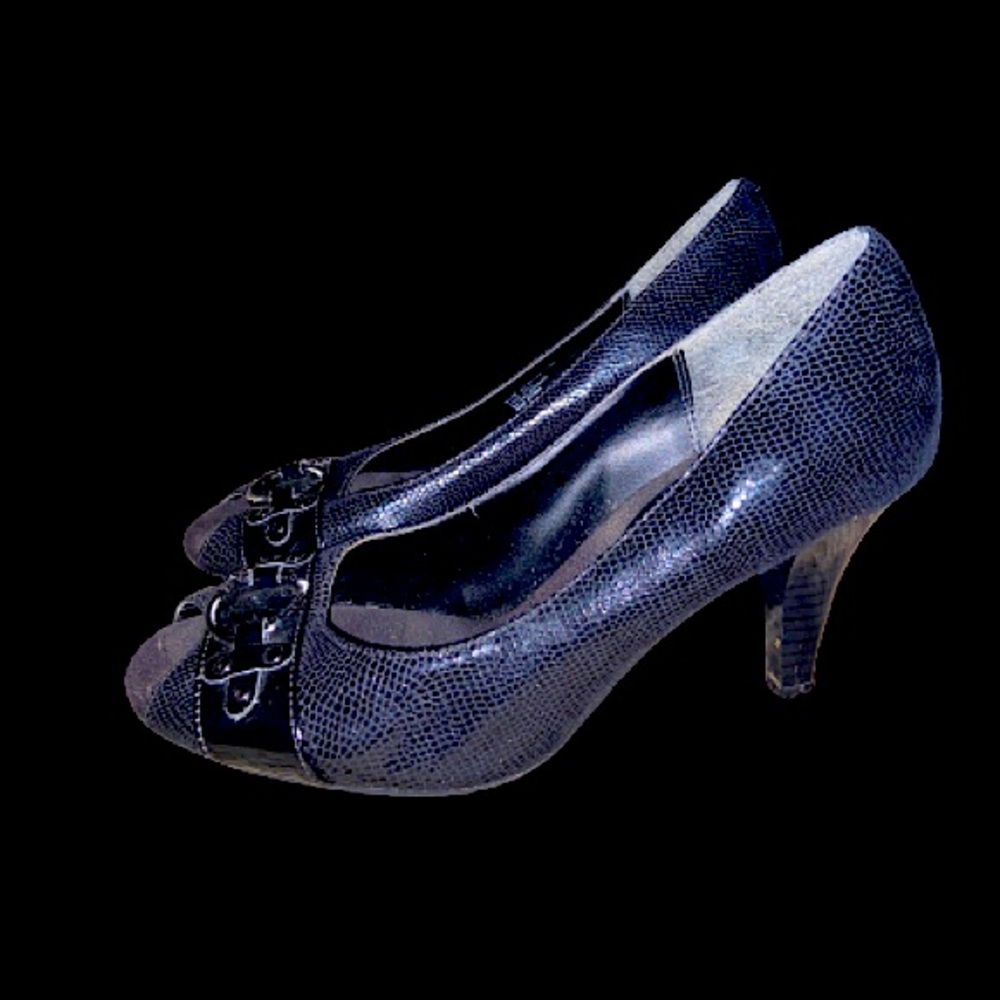 Business casual imitation snake skin heels